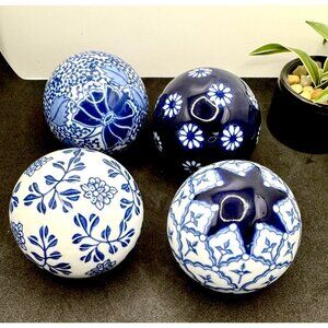 Vintage Chinese Porcelain Ceramic Blue/White Carpet Ball Set Of 4